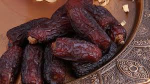 تصویر 2 از خرما پیارم طبس پرس‌ شده مستقیم از مزارع